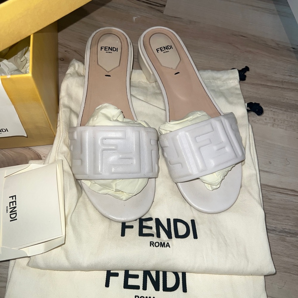 Fendi slide Snow Nappa size 38